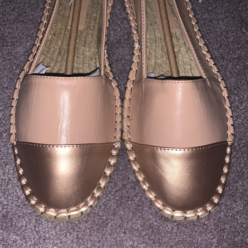 Nude/Gold toe Flats